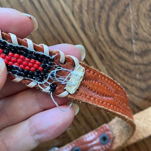 Vintage beaded  Native American look tooled brown leather belt - Picture 5 of 8